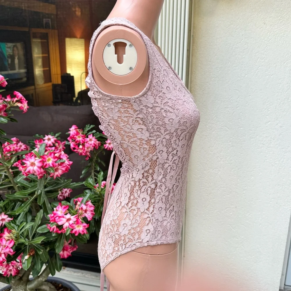 TOPSHOP. Women’s Body Suit. Size‎ 4. Pale Pink.